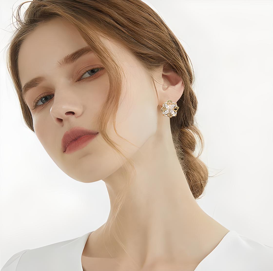 Aretes Flor Giratorio – Elegancia con Movimiento Hipnótico | Accesorio Original y Chic | MisterTodo Perú - MisterTodo